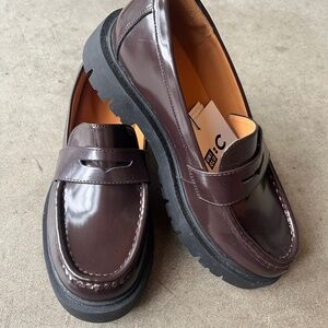 NWT- Uniqlo Faux Leather Loafer